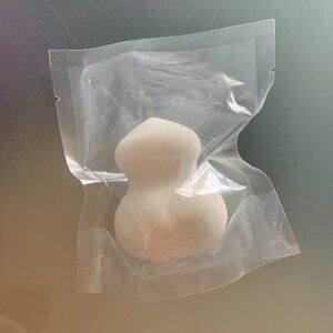 BRAND NEW SEALED SHISEIDO BEAUTY BLENDER MAKE UP  SPONGE WHITE SEALED